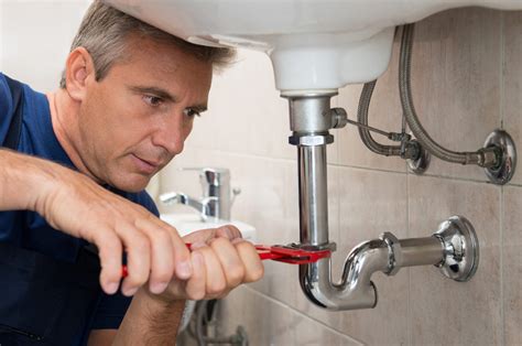 Plumber Porn Videos: Fixing Sinks & Hot Sex 